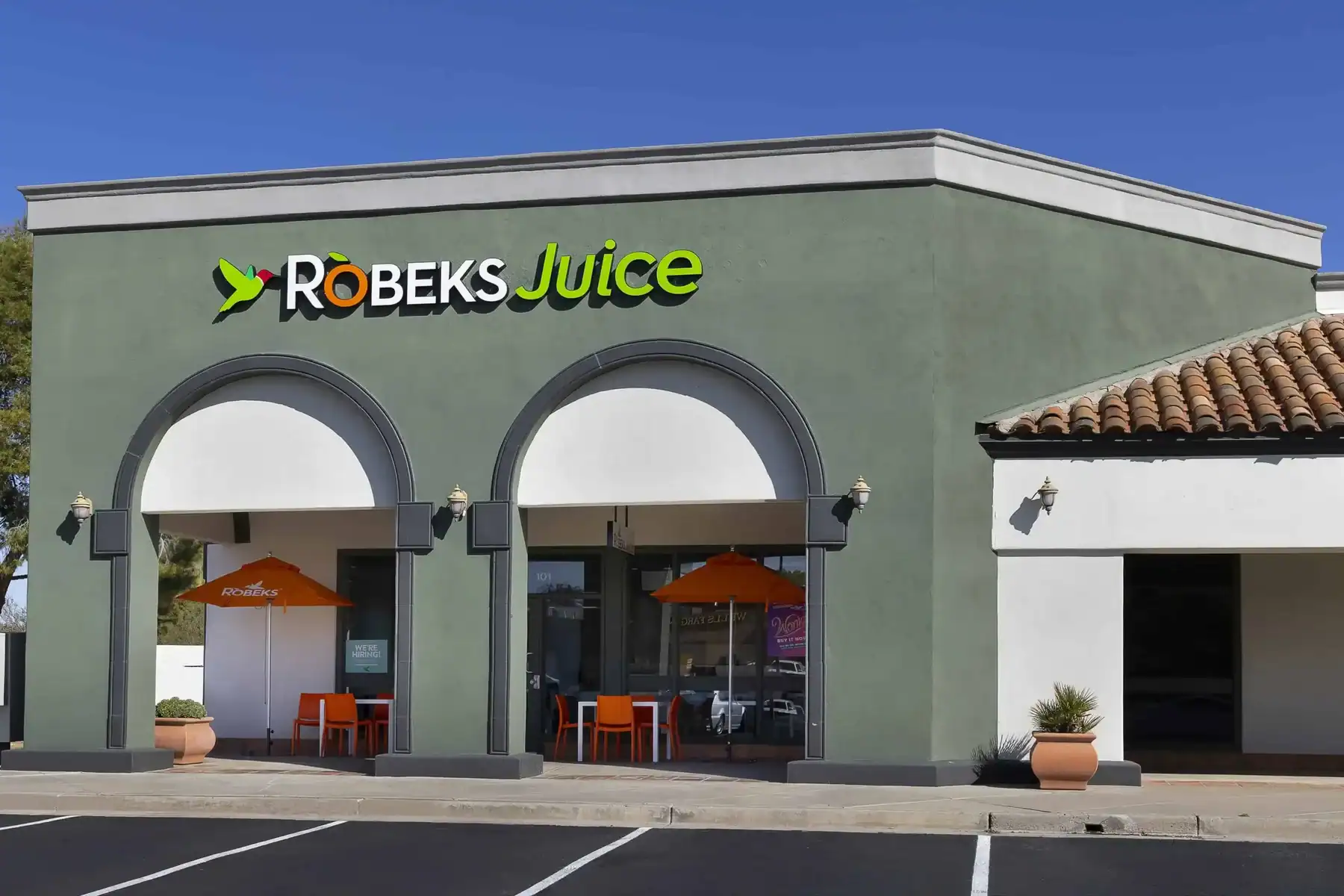 Thinking of Opening a Juice Business? 6 Steps to Get Started with Robeks